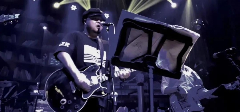 仲夏之夜来丽江古城玉河广场听民谣  他们唱丽江故事 免费入场哦！ (1).jpg