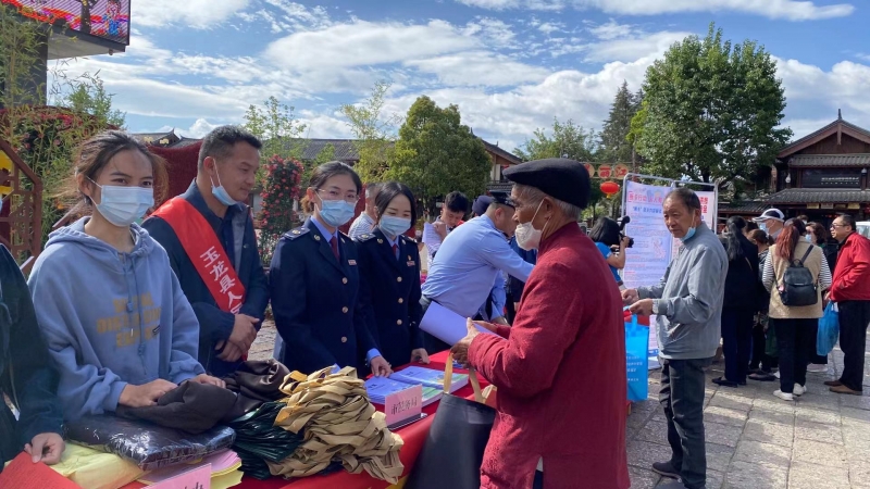 丽江公安机关严厉打击各类经济犯罪活动 切实维护市民金融安全 (1).jpg