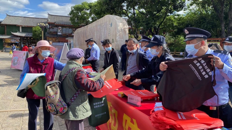 丽江公安机关严厉打击各类经济犯罪活动 切实维护市民金融安全 (6).jpg