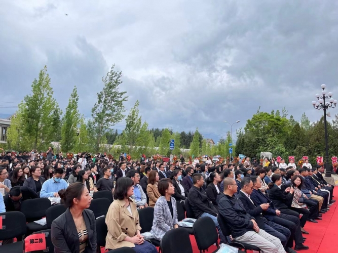 丽江的大学叫丽江了 丽江文化旅游学院一所充满精气神的高等学俯 (5).jpg