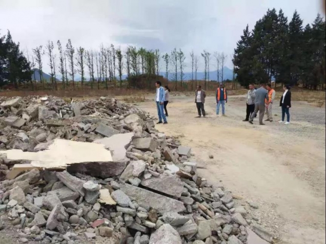 随意倾倒建筑垃圾 白沙奖励举报者一千元1.jpg