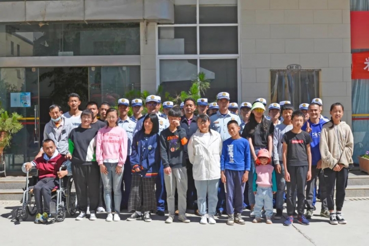 古城消防献爱心送温暖 走访慰问儿童福利院3.jpg