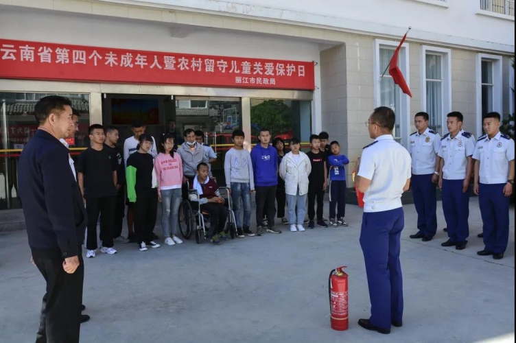 古城消防献爱心送温暖 走访慰问儿童福利院2.jpg