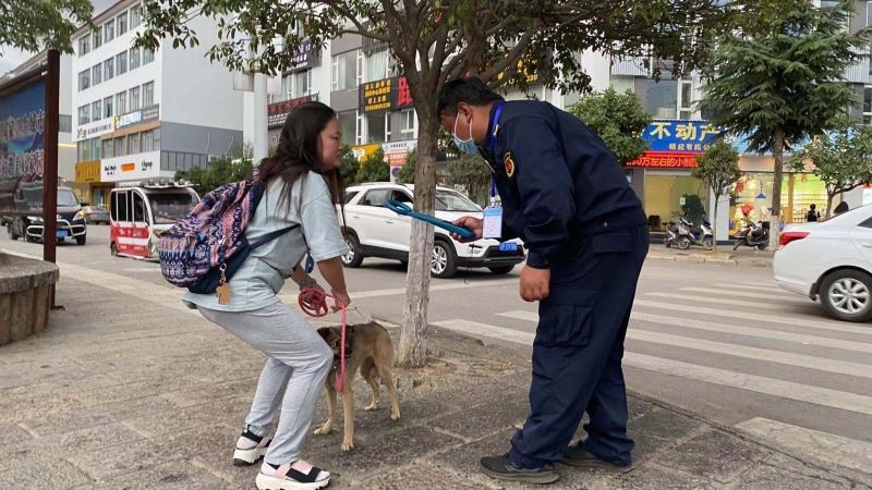 文明养犬，你可千万别掉“链”！ (5).jpg