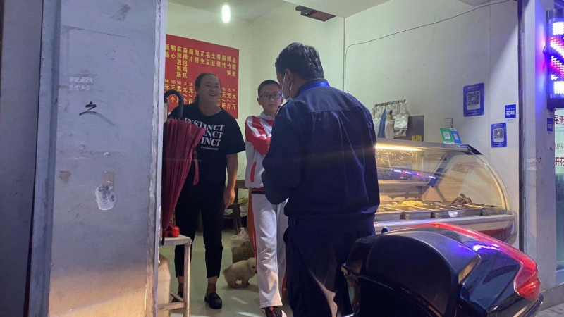 文明养犬，你可千万别掉“链”！ (11).jpg