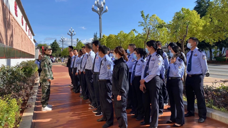 丽江强化市国防教育 涵养国家情怀 (6).jpg