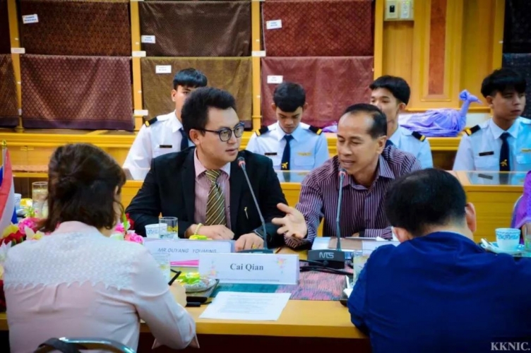 体验泰国文化 他让丽江的每一个学生都有机会学习泰语 (4).jpg