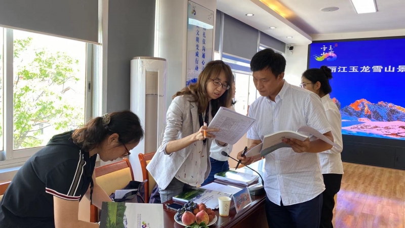 国家级文明旅游示范单位省级复审组一行莅临玉龙雪山景区指导创建工作 (5).jpg