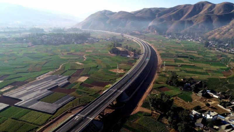 永胜片角到鹤庆金墩高速来了 项目建设协调对接会已经举行2.jpg