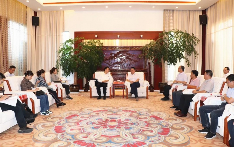 苏永忠会见国开行云南省分行行长彭肇文一行   签订“十四五”高质量发展合作备忘录.jpg