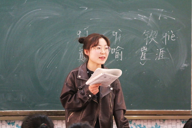 丽江15名老师入选2021年度乡村学校从教20年以上优秀教师推荐人选 (1).jpg