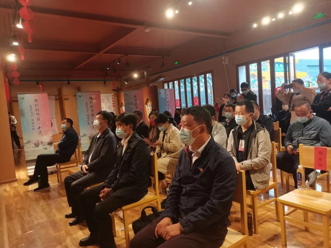 玉龙雪山景区各少数民族欢聚一堂 共度七夕佳节 (1).jpg