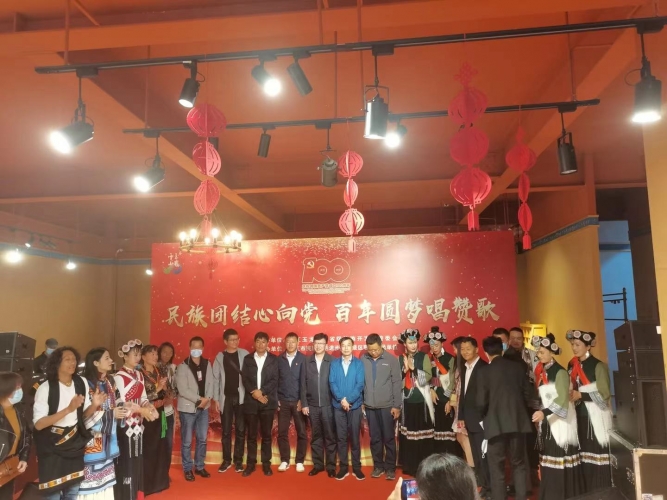 玉龙雪山景区各少数民族欢聚一堂 共度七夕佳节 (2).jpg