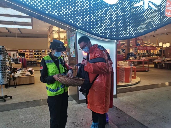 玉龙雪山景区各少数民族欢聚一堂 共度七夕佳节 (3).jpg