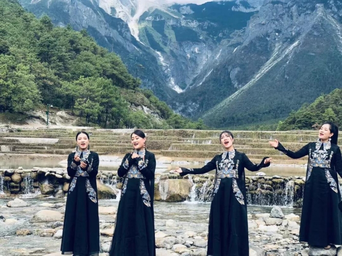 玉龙女组合新歌《在丽江》全网上线.jpg