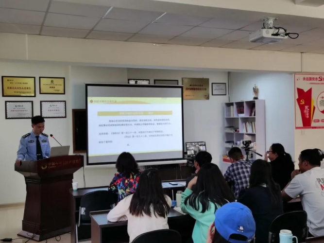 丽江经侦民警进企业开展“质量月”活动.jpg