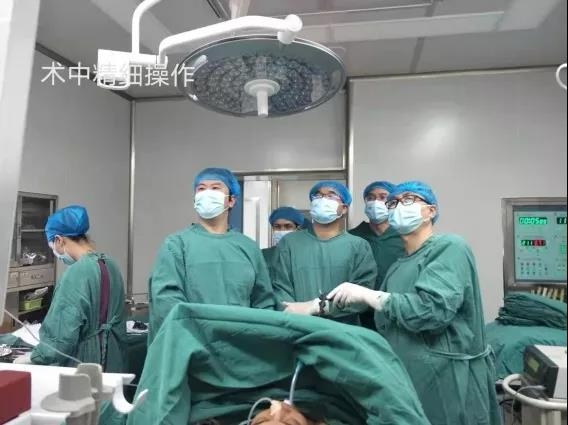 宁蒗县人民医院成功实施第一例腹腔镜下肝左外叶切除术.jpg