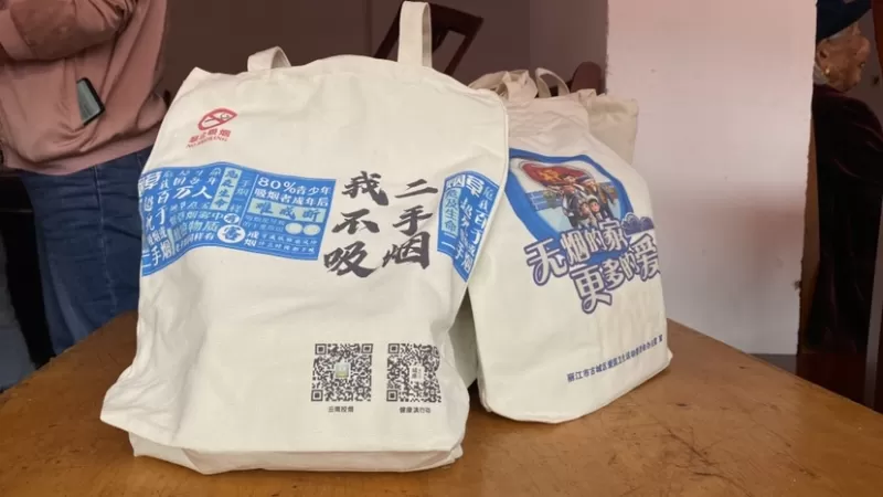 丽江市“卫健先锋·医心医意”党建义诊服务活动暨“敬老月”活动走进丽江家园小区