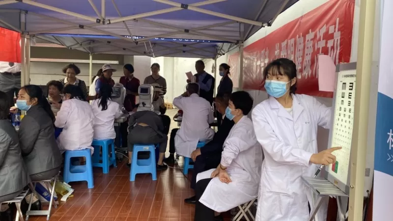 丽江市“卫健先锋·医心医意”党建义诊服务活动暨“敬老月”活动走进丽江家园小区