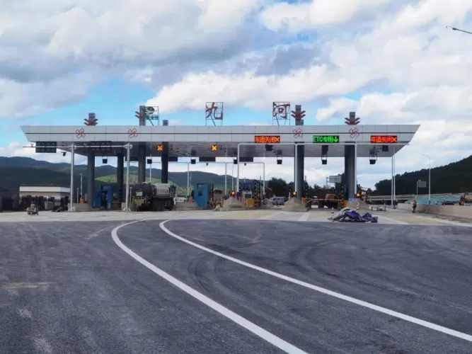 九河互通式立交全部工程建设工作已完成，九河将与高速公路接轨！