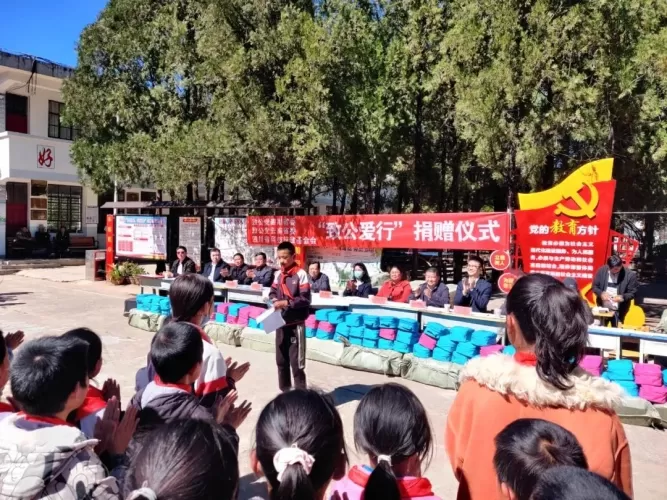 致公党云南省委、致公党四川省委到宁蒗县开展联合捐赠活动