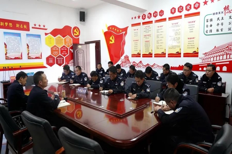 刘云超到交警大队组织召开座谈会安排部署近期重点工作