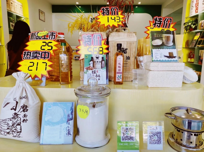 放心吃！丽江这家“菜篮子”便民店 把新鲜食材从田间直供到你的餐桌 (8).jpg