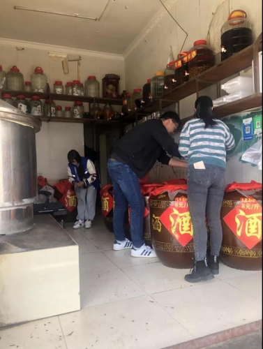 古城区开展小作坊白酒和散装白酒专项整治