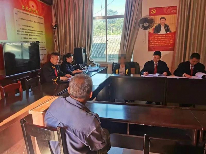 华坪县巡回法庭助力调解叔侄争房纷争挽亲情