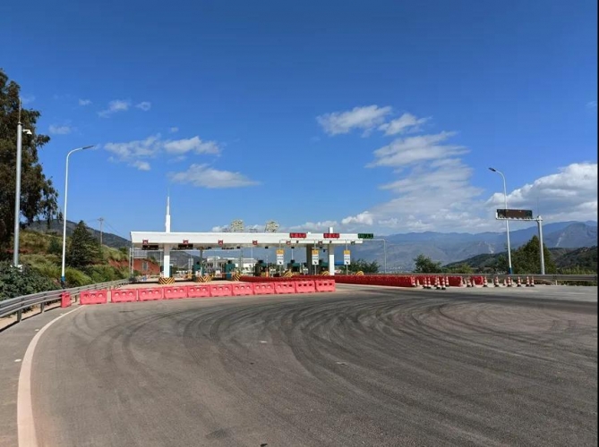 华丽高速程海至三川段高速公路验收合格，并公布了收费标准