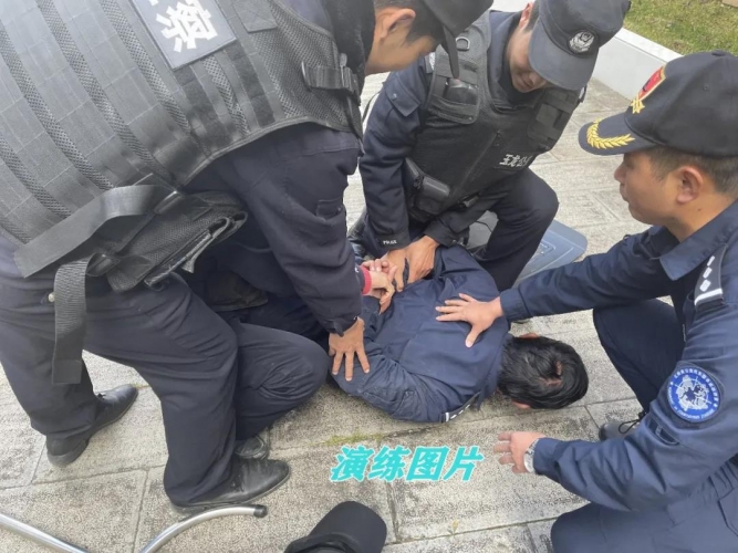 玉龙公安开展全警实战大练兵“派出所最小作战单元处置”送教活动