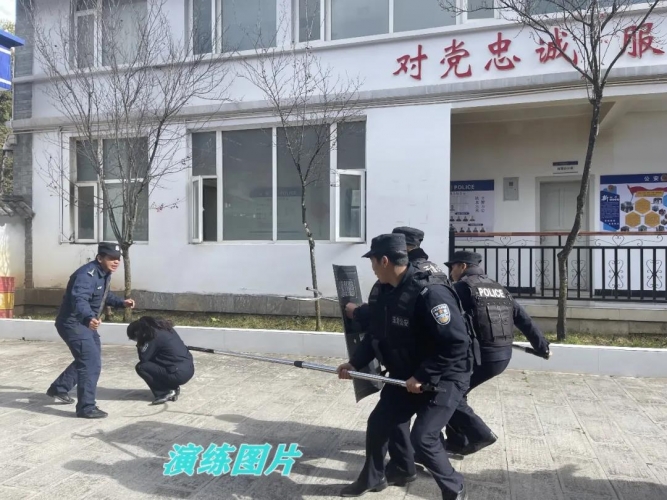 玉龙公安开展全警实战大练兵“派出所最小作战单元处置”送教活动