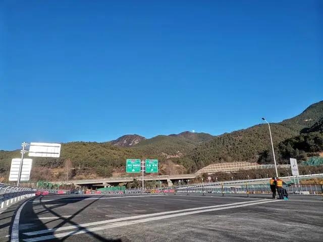 30分钟到丽江，大丽高速九河立交通了