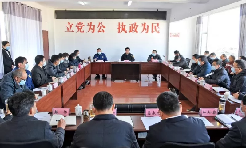 和良辉在宁蒗看望慰问“1·02”地震受灾群众和指导抗震救灾生产生活恢复工作