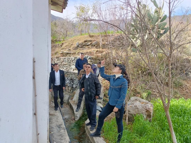 和秋珍到玉龙县奉科、宝山查看灾情，指导抗震救灾工作