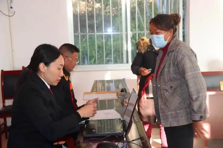 兄妹三人不养老？ 拍照取证表“孝心”？老人一纸诉状将其告上法庭兄妹三人不养老？ 拍照取证表“孝心”？老 ...