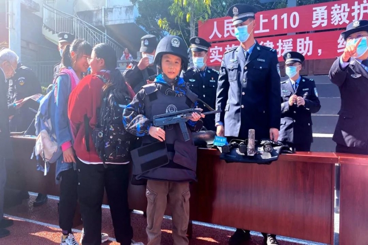 华坪公安开展全国第36个“110宣传日”活动