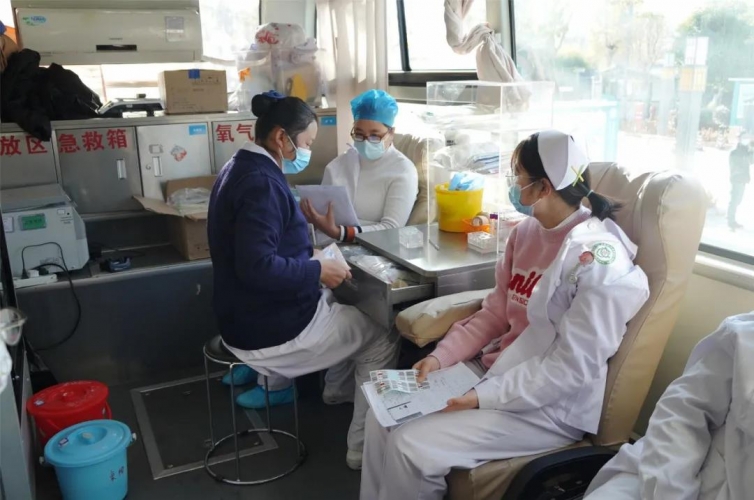 玉龙县医院开展无偿献血活动