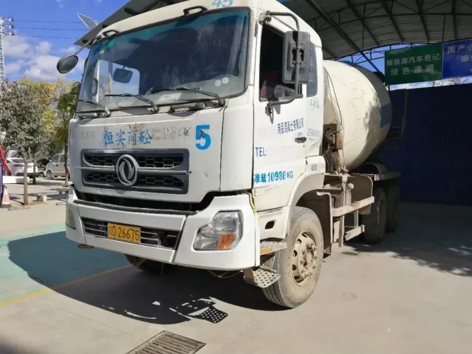 因占道超车，司机被依法处予驾驶证记3分、罚款等行政处罚