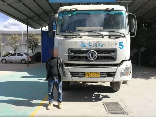 因占道超车，司机被依法处予驾驶证记3分、罚款等行政处罚