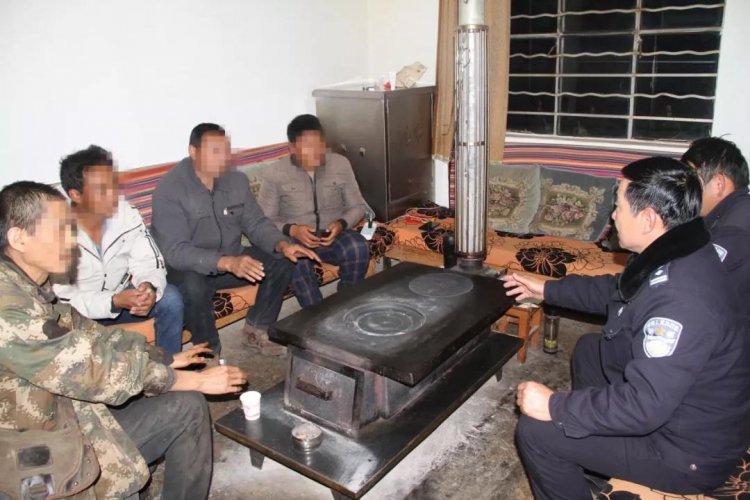 男子流落辖区，民警亲切照顾并送其回家