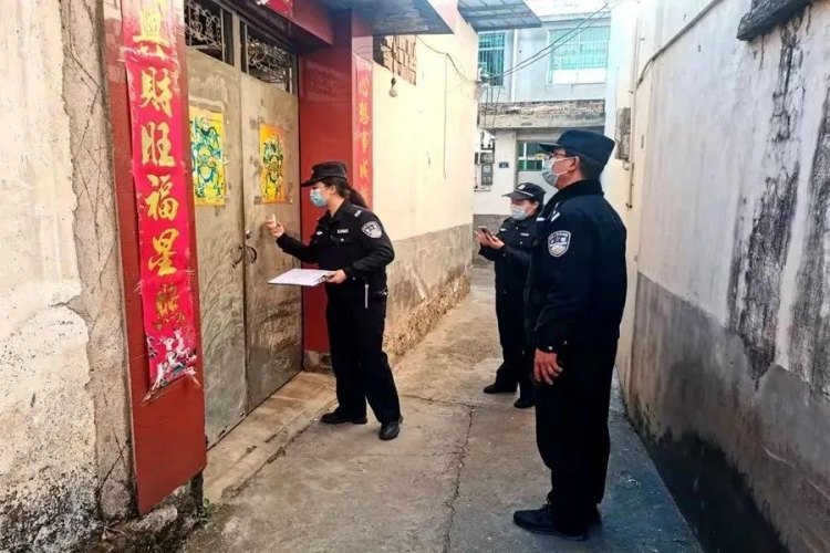 华坪县公安局全力开展冬春季节安全防范宣传活动