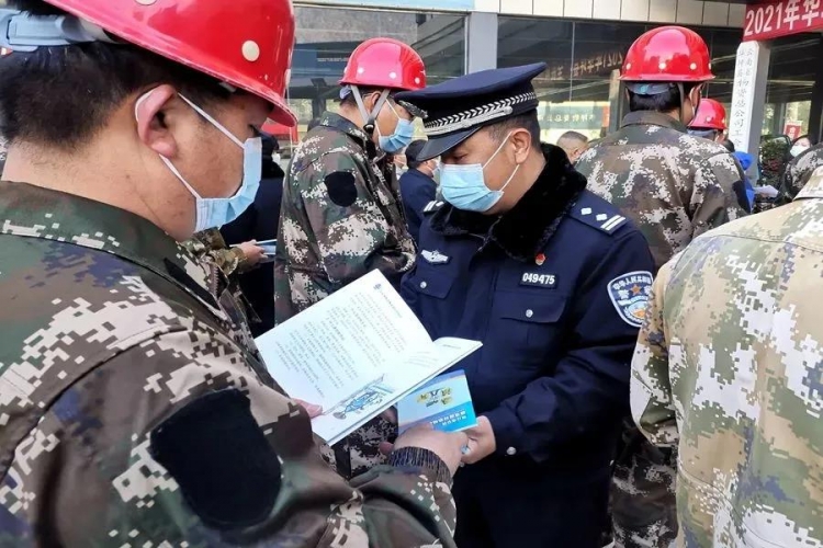 华坪县公安局全力开展冬春季节安全防范宣传活动