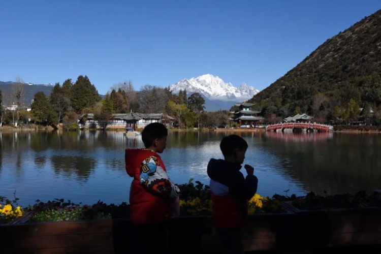 行摄云南 丽江黑龙潭：山水相映