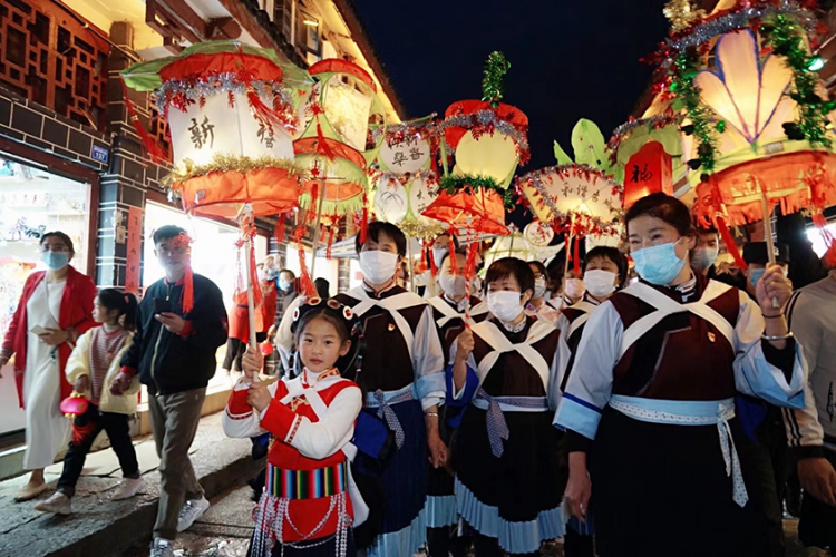 制花灯、品美食、游古城  元宵节丽江古城活动多多……