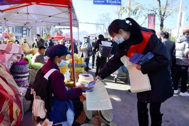 玉龙县多部门联合开展湿地保护宣传活动