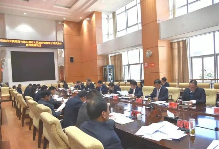 苏永忠与市政府领导班子成员进行集体廉政谈话