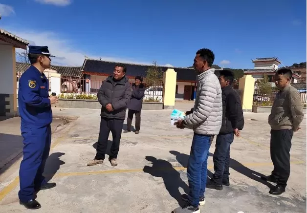 宁蒗大队组织志愿者走进农村开展消防安全宣传工作