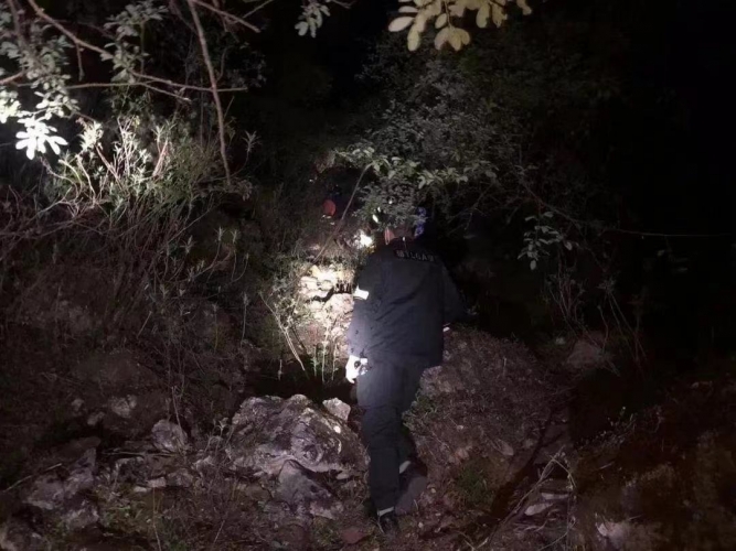 3月起 丽江景区有偿救援：生命必须至上  任性也要买单！ (4).jpg