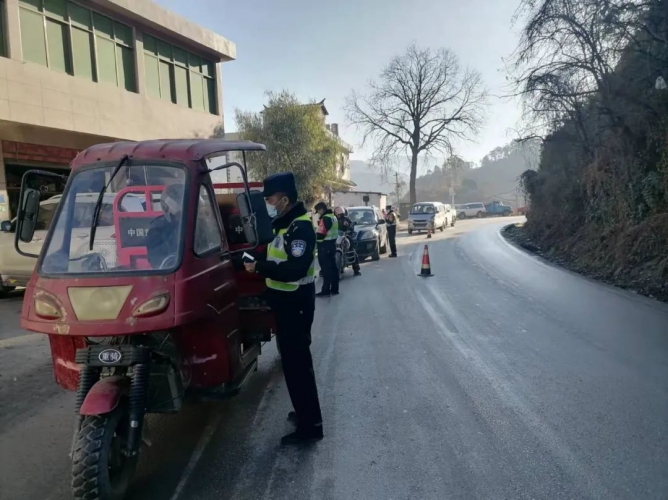 永胜县六德派出所推动农村少数民族地区道路交通安全管理显成效